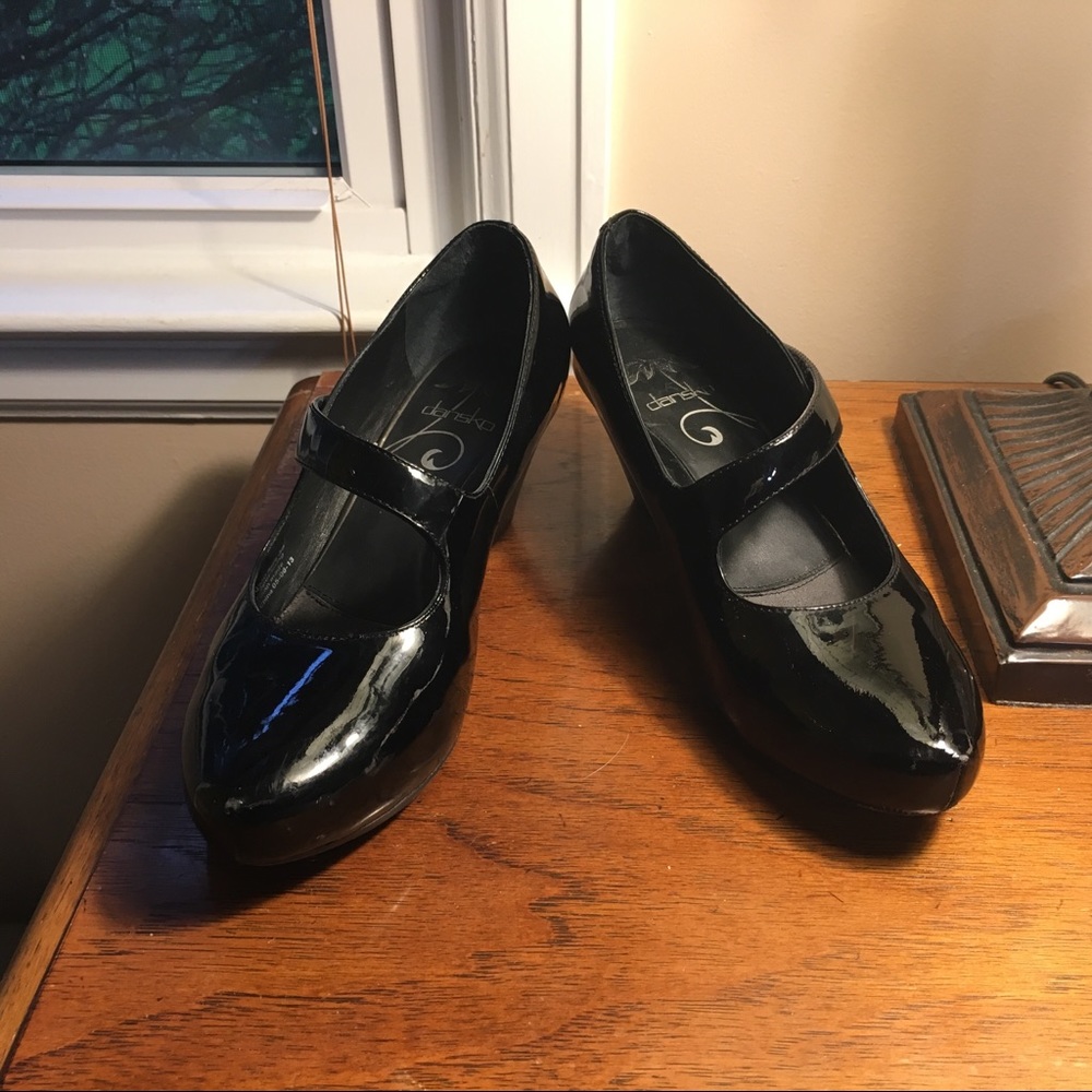 Dansko Black Patent Leather Mary Jane Shoe